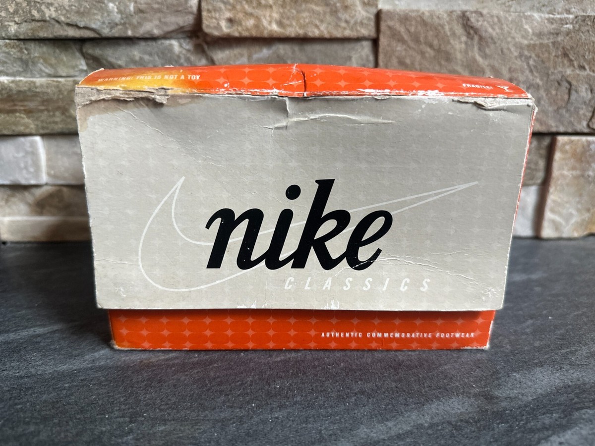 NIKE 