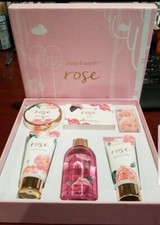 Bath  Earth Spa Gift Set for Women, 6 Pcs Rose Scent Bath and Body Gift Set 
