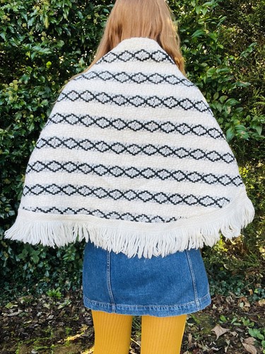 Vintage Boho Crochet Shawl Hippie Triangle Knit Wrap Cape Cottage Whimsy Scarf - Picture 6 of 7