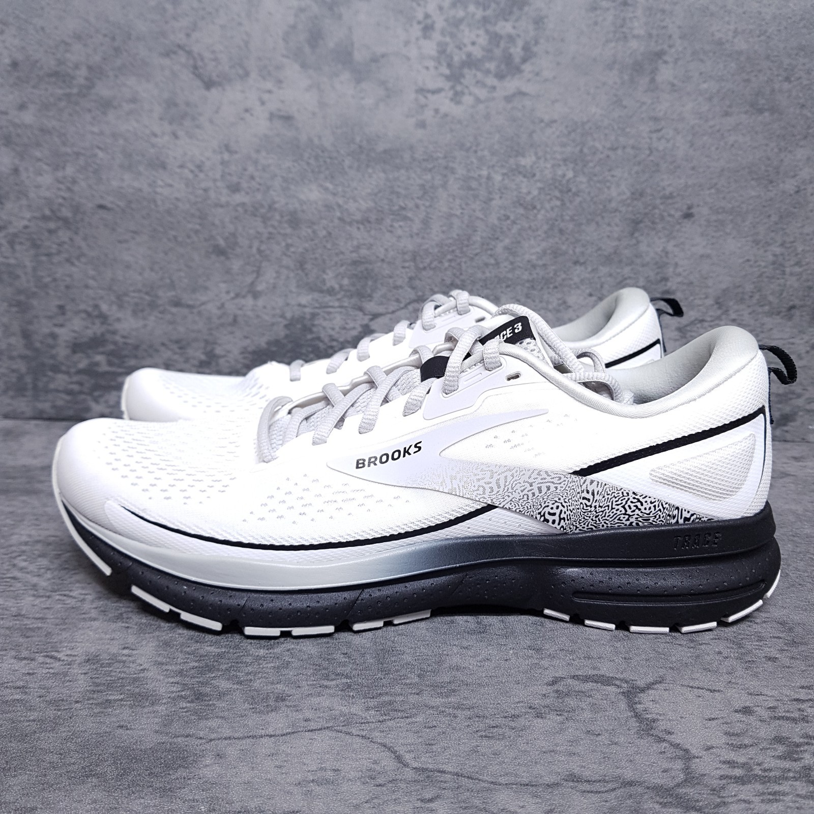 BROOKS Trace 3 Running Shoes Womens Size 11 B White Oyster Black