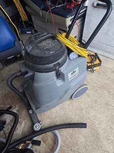 Karcher NT 68/1 Windsor Recover 18 gal Wet/Dry Vacuum