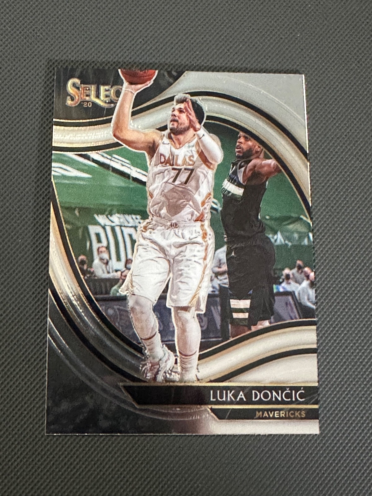 2020-21 Panini Select LUKA DONCIC Courtside Base #201 Dallas Mavericks