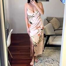 Lulus Remarkable Entrance pink floral print satin midi dress Size M V-neck New