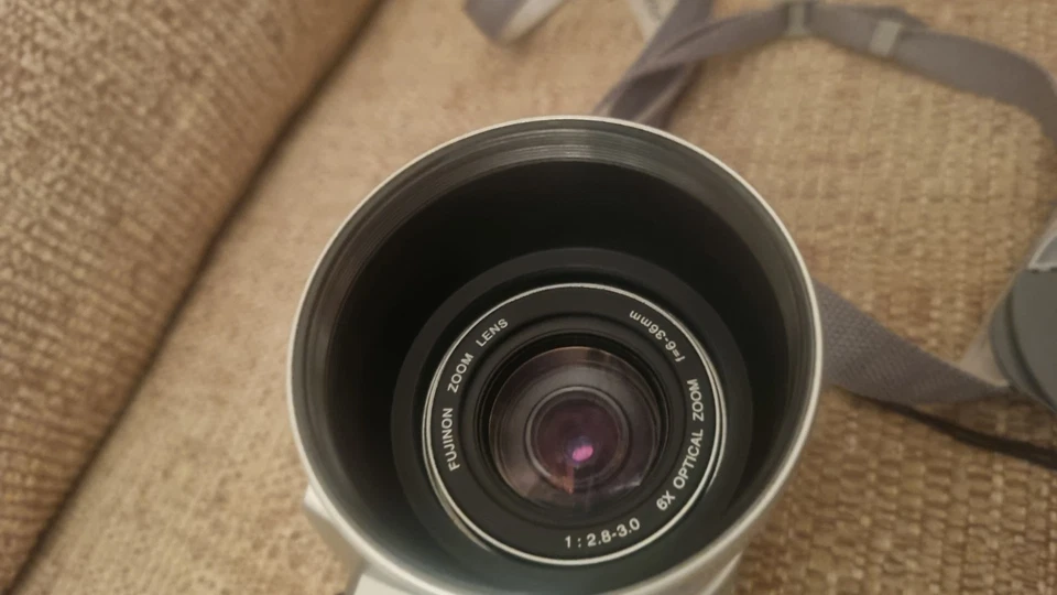 Fujifilm FinePix S304 3.2MP 6x Zoom Y2K Digital Camera - Working, photo 3 of 5