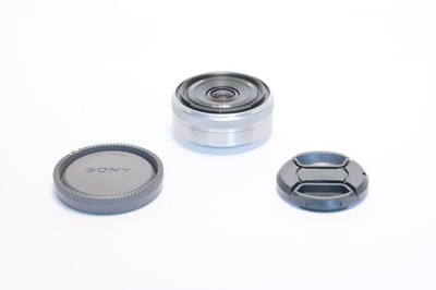 Sony Alpha SEL16F28 16mm F/2.8 E-Mount Pancake Prime Objektiv A +12M. Gewährl.