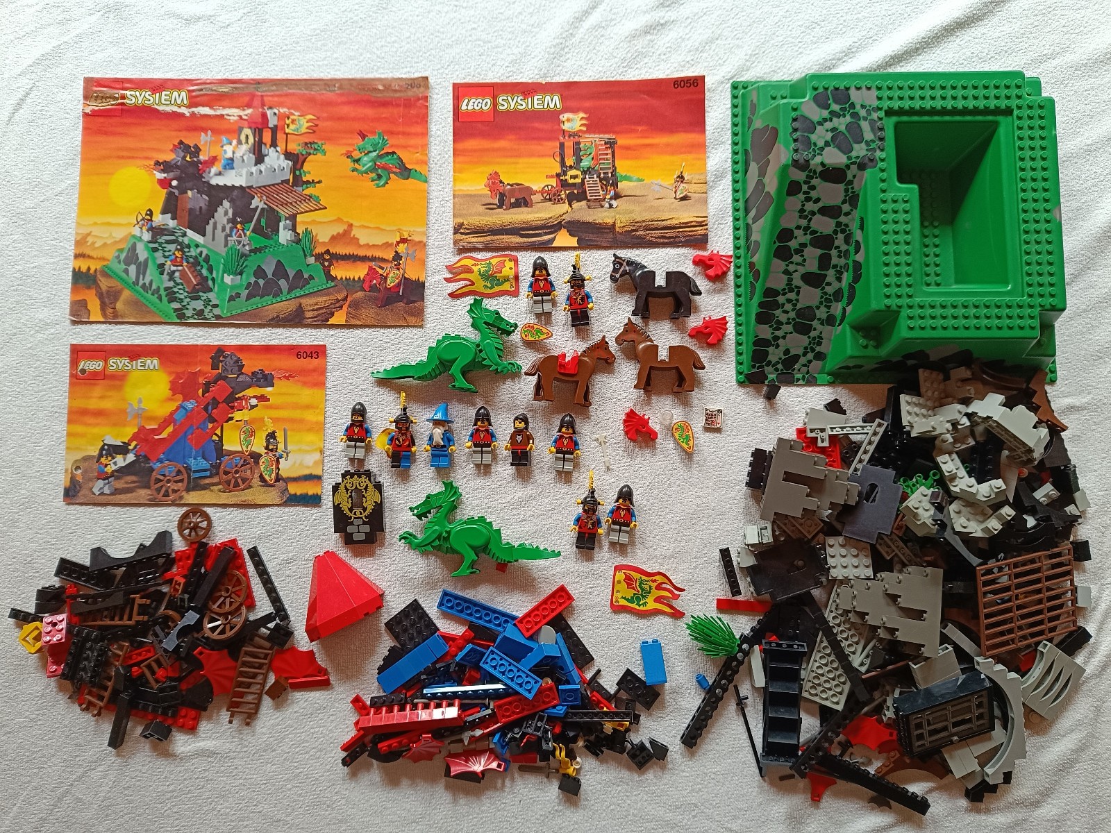 Lego CASTLE 6082 Fire Breathing Fortress 6056 Dragon Wagon 6043 Dragon Defender