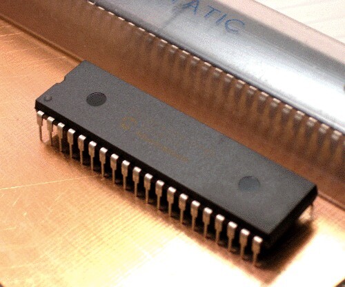 PIC18LF4685-I/P PIC Microchip microcontroller 3.3K RAM - Bild 3 von 3