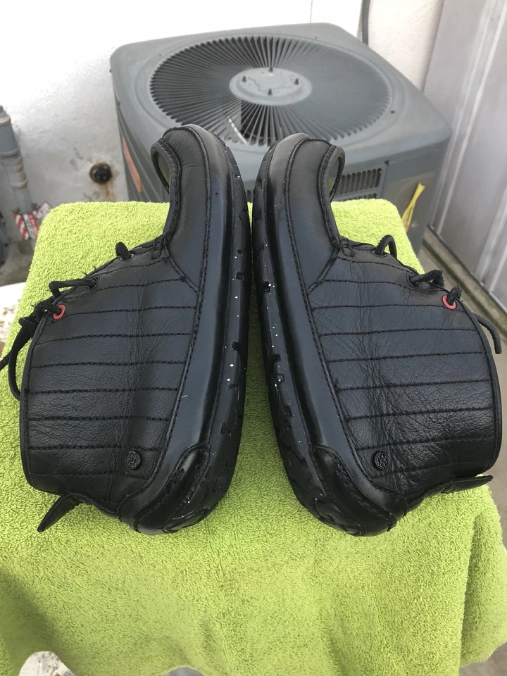 BOTAS CHUKKA UGG STAR WARS DARTH VADER ZAPATILLAS CON CORDONES TALLA 8, EDICIÓN 191 DE 968. Foto 3 de 4