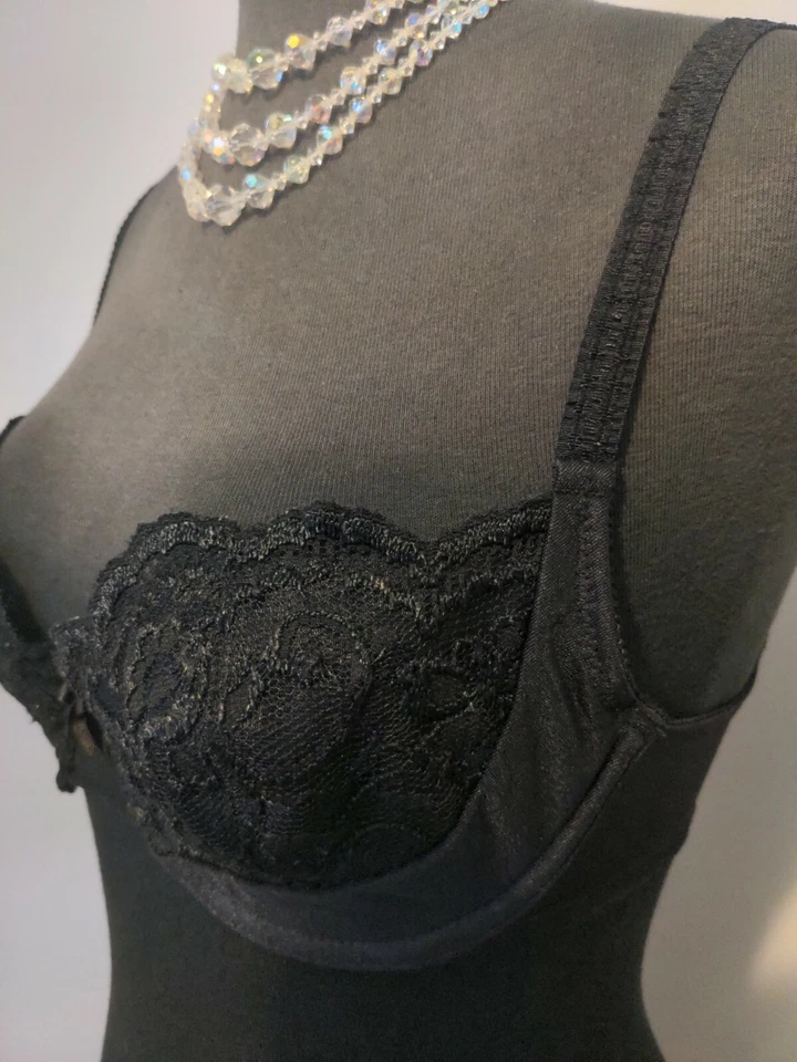 Sujetador De Colección Y2K Victoria Secret Sexy Negro Con Aros Encaje Transparente Satinado 34C Foto 2 de 4