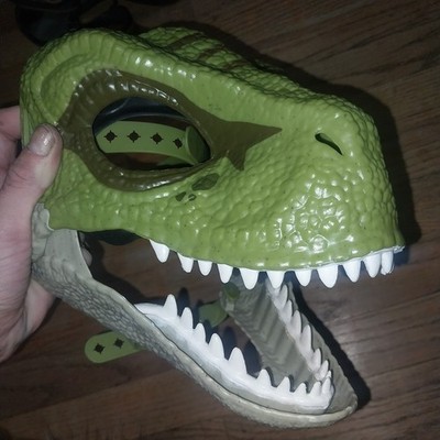 Jurassic World Velociraptor Articulated Moveable Jaw Dinosaur Mask Mattel 2018