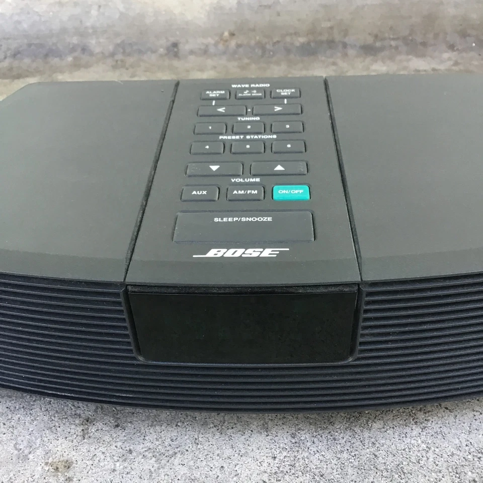 Bose Wave Radio AM FM Stereo Digital Alarm Clock AWR1-1W Black w/Power Cord - Image 3 of 4