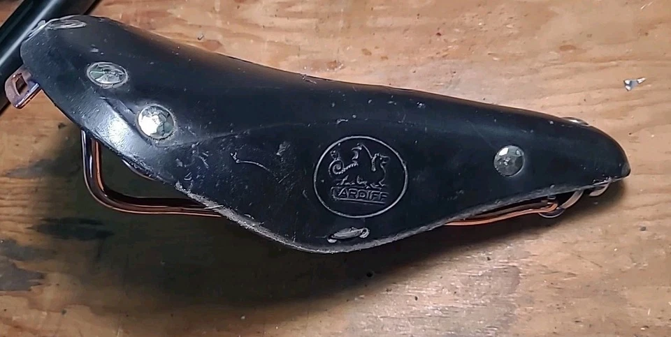 Sillín de cuero Cardiff asiento de bicicleta de carretera buen estado. Vintage Foto 3 de 4