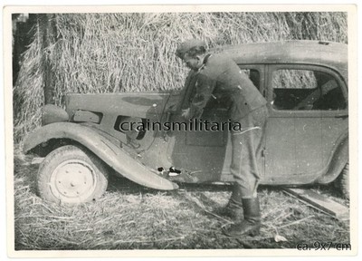 Orig. Foto 246.ID Grenadier mit Citroën Beute Pkw in Gross Wydreja Russland 1943