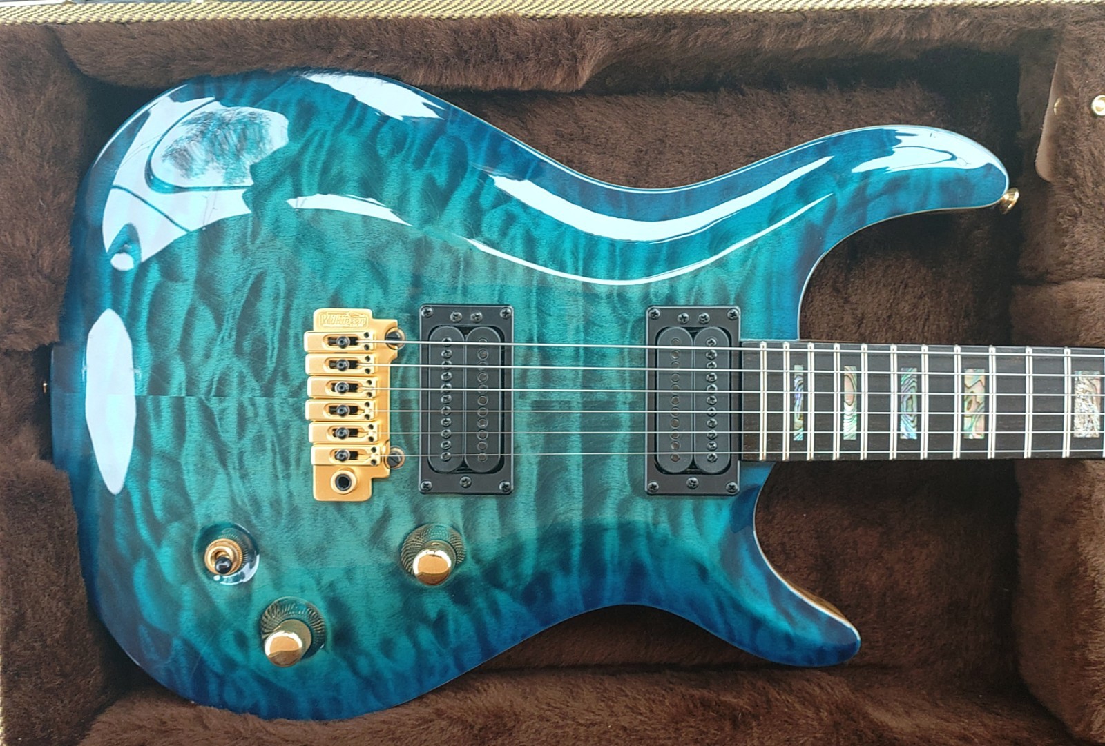 Stunning 2014 Carvin CT6. Quilted Maple Top Aquaburst. Premium Black Korina