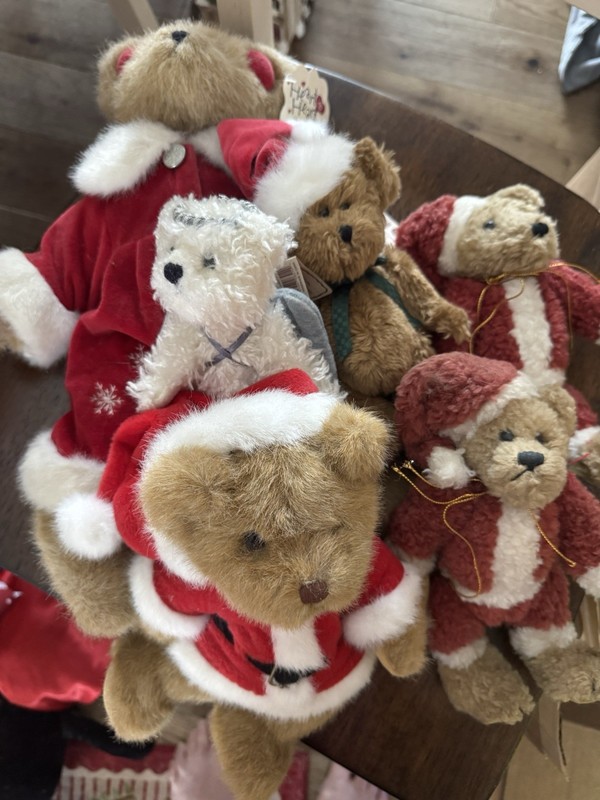 LOT of 5 Boyds Bears Christmas & 1 Heart Felt Treasure Bear