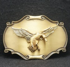 WD07142 GREAT VINTAGE 1980   FLYING DUCK   BIRD ARTWORK BRASS BELT BUCKLE