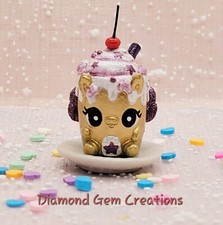 Hatchimals Colleggtibles - REPAINT Golden Grape Ice cream soda /on plate /lynx