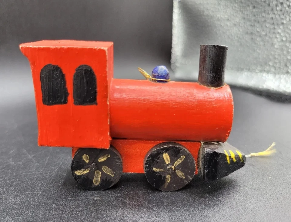 Adorno Tren Rojo Madera Vintage Navidad Hecho a Mano Pintado a Mano Foto 3 de 4