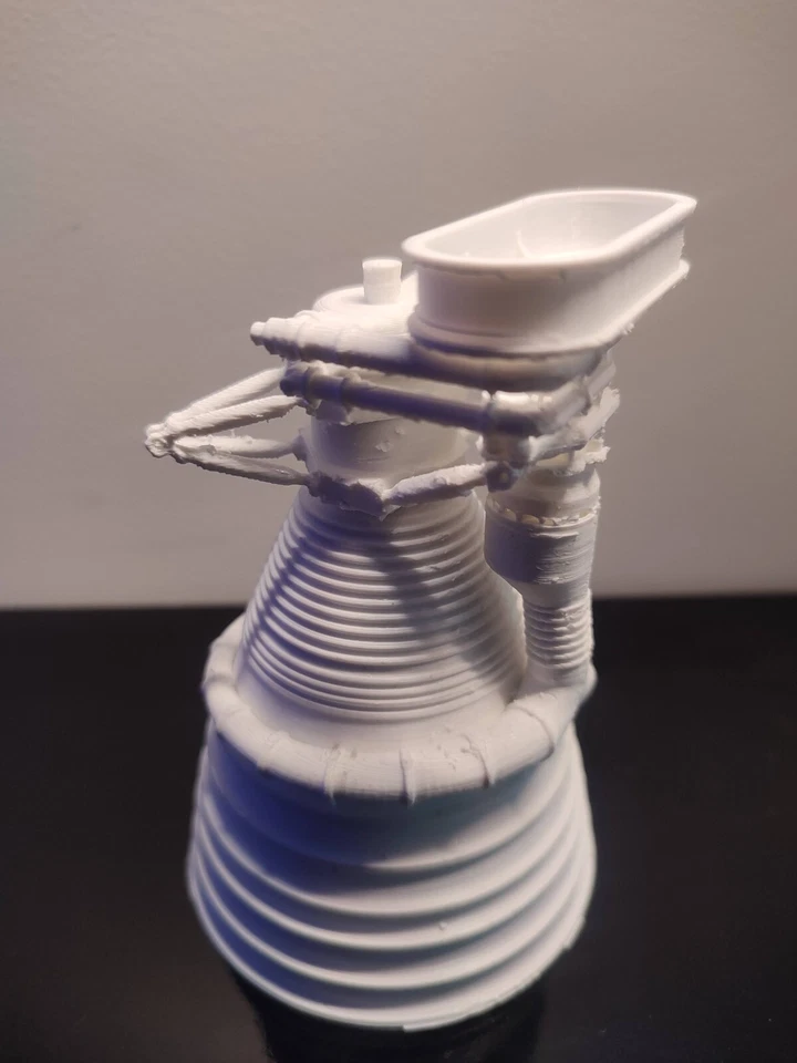 3d printed Rocketdyne F-1 rocket Engine 1:20 - Image 3 of 4