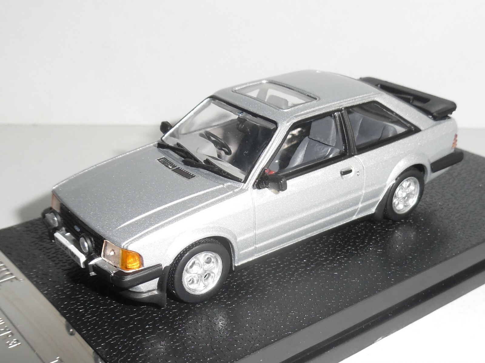 VITESSE, T9-43092. """"1983 FORD ESCORT MK3 XR3i""""  IN STRATO SILVER,  SEALED, NEW