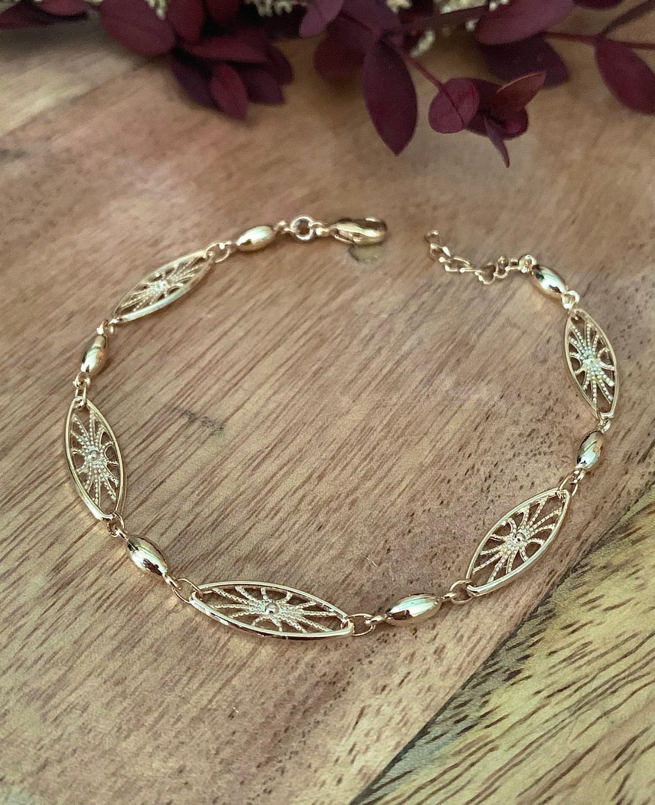 Bracelet soleil en maillons ciselés plaqué or, le cadeau idéal pour elle