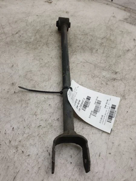 95-04 BRAZO DE CONTROL INFERIOR TRASERO LADO CONDUCTOR TOYOTA AVALON  Foto 4 de 4