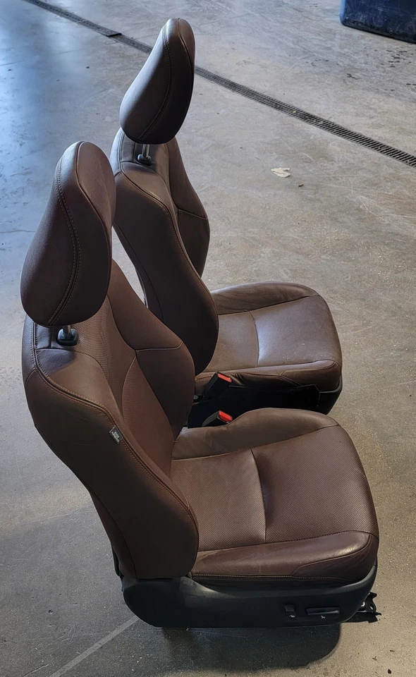 2016 Toyota 4 Runner Drivers LH Passenger RH Side Front Seats OEM - Image 4 of 4