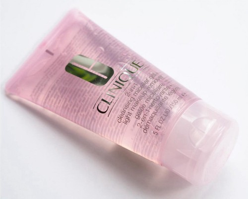 CLINIQUE 2 In 1 Cleansing Micellar Gel 150 ml - Imagen 6 de 11