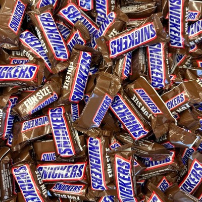 Snickers Milk Chocolate Fun Size, Bulk Wrapped Candy Bars (5 Pounds)