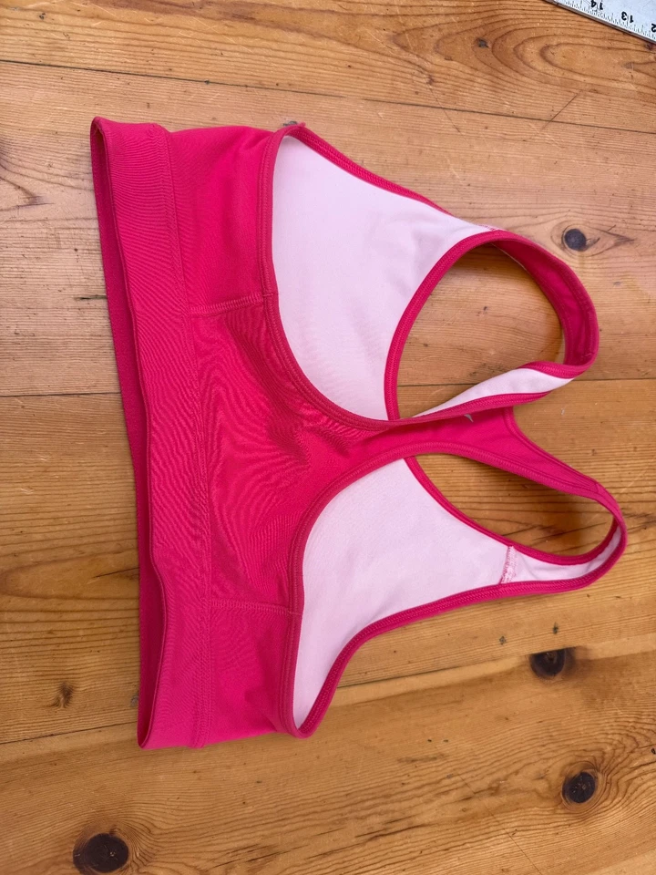Old Navy Women’s Medium Support PowerSoft Racerback Sports Bra Size S A8 - Image 4 of 4
