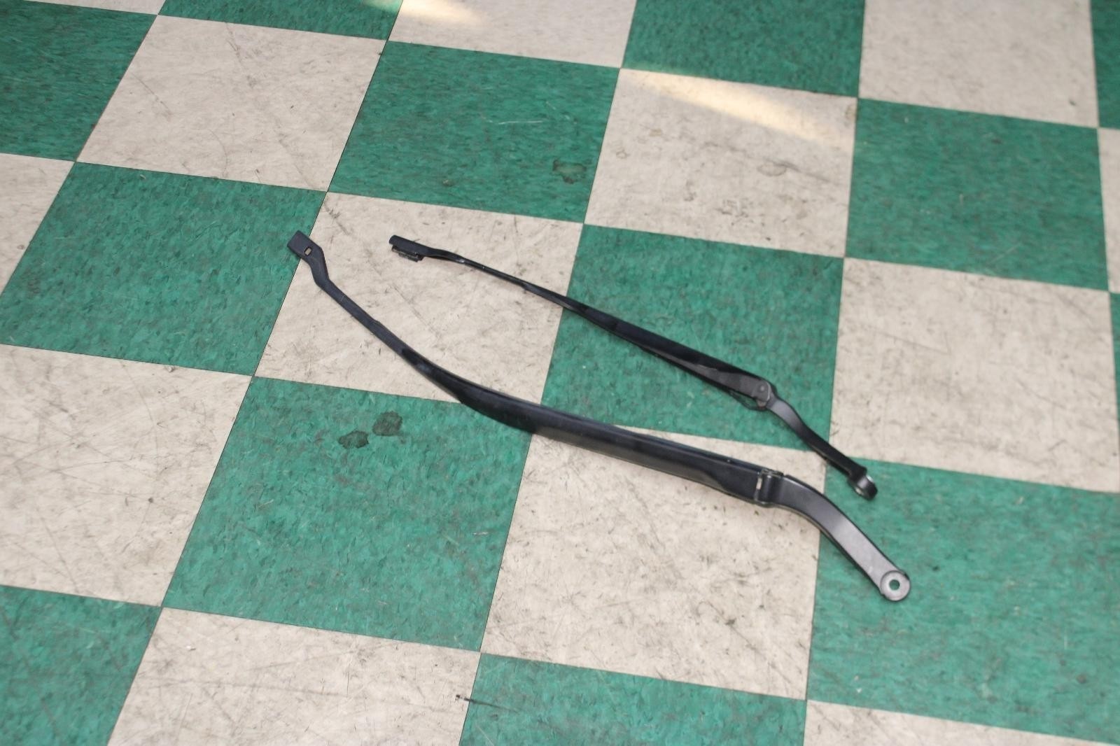 Maserati Quattroporte 2014-2021 Front Left, right Wiper arms Pair