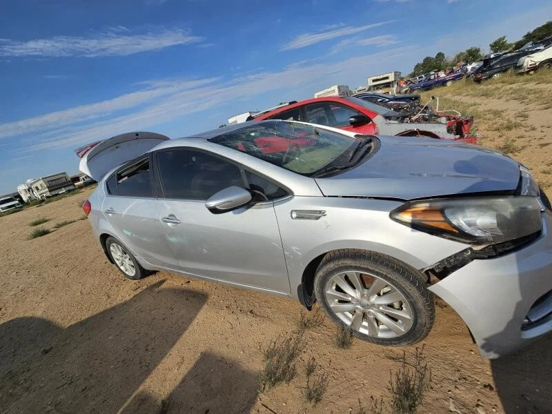 Pinza de freno de disco trasera derecha usada se adapta a: palanca GT hatchback trasero Kia Forte 2015 Foto 2 de 4