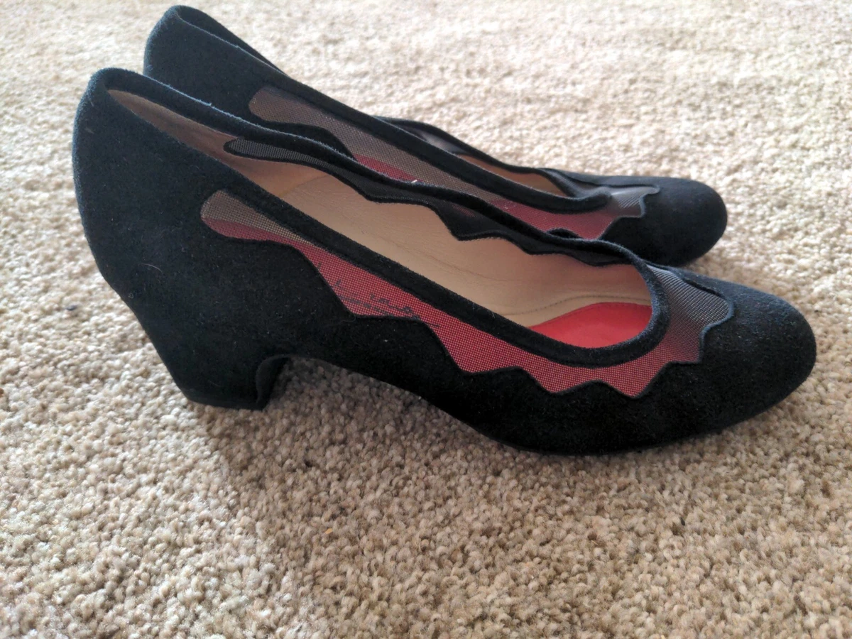 Low outlet lace pumps