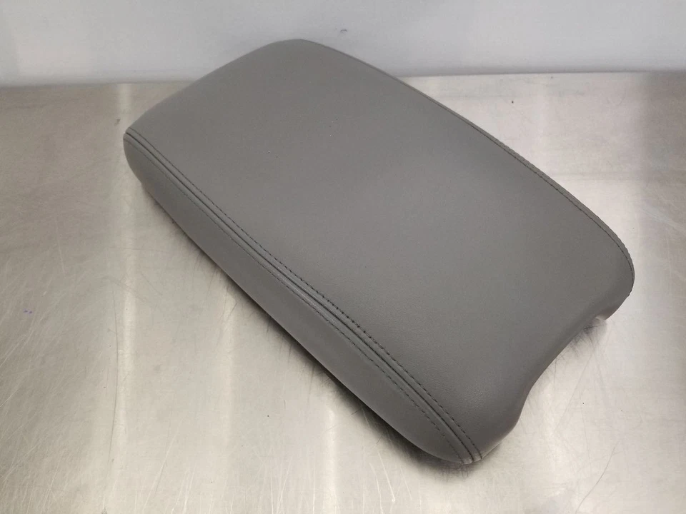 Toyota Land Cruiser 2007 07 2007 consola de piso central reposabrazos tapa gris Foto 2 de 4