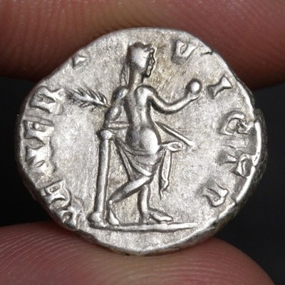 Callipygian Venus Denarius Ancient Roman Republic Silver Coin 193AD Julia Domna