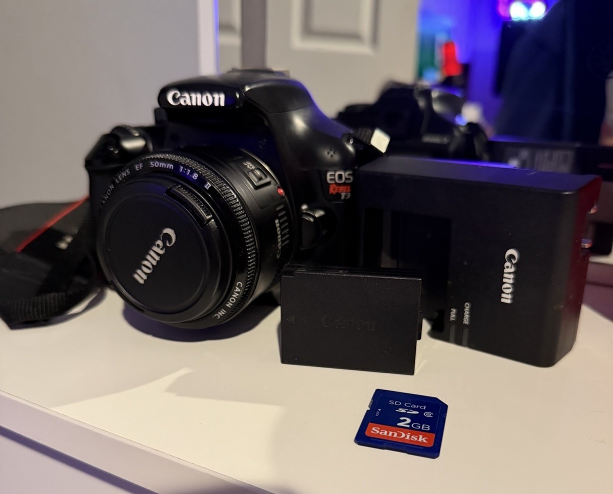 Canon EOS Rebel T3 12.2MP Black DSLR w/ EF 50mm f/1.8 Lens, Charger/SDcard2GB
