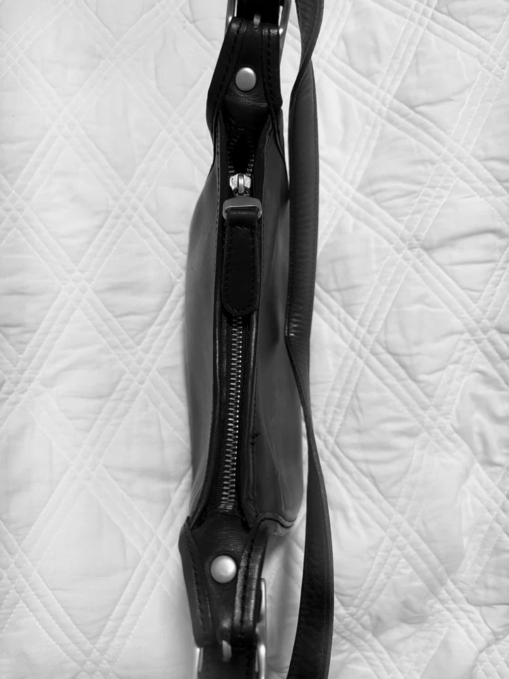 无品牌黑色皮革单肩包带银色五金件 — 第 3/4 张图片