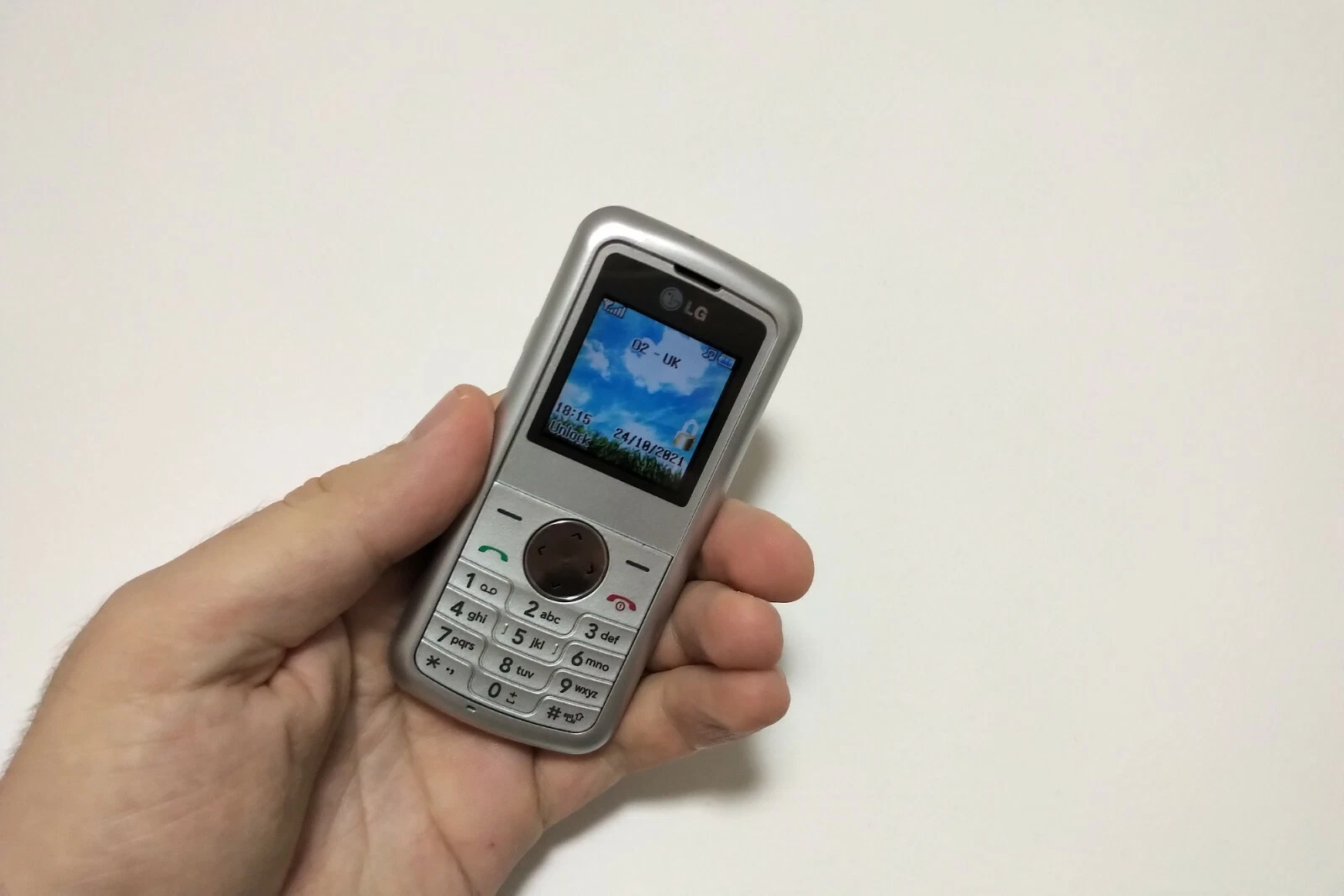 LG KP100 White (Unlocked) Mobile Phone simple basic classic elders kids retro