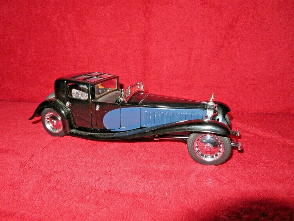 1930 BUGATTI ROYALE COUPE NAPOLEON FRANKLIN MINT 1:24 OPENING HOOD & 4 DOORS  - Image 3 of 4