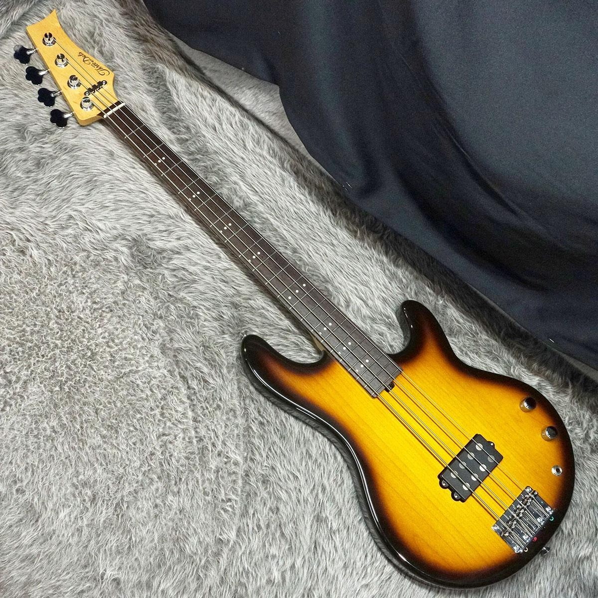 ThreeDots Guitars FB Tobacco Burst Rose Used Alder body Maple neck 