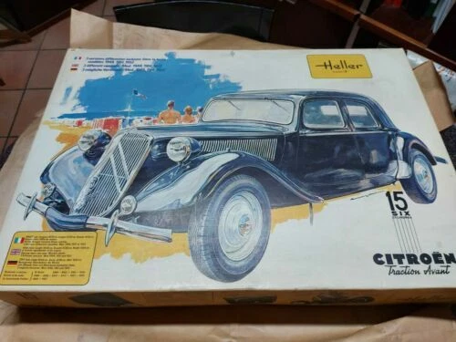 Modellini statici di auto da corsa sportive e turistiche in plastica scala 1:8