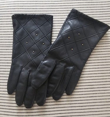 Auclair Women's Black Diamond Design Stitch Vintage Leather With 4 Gold Studs