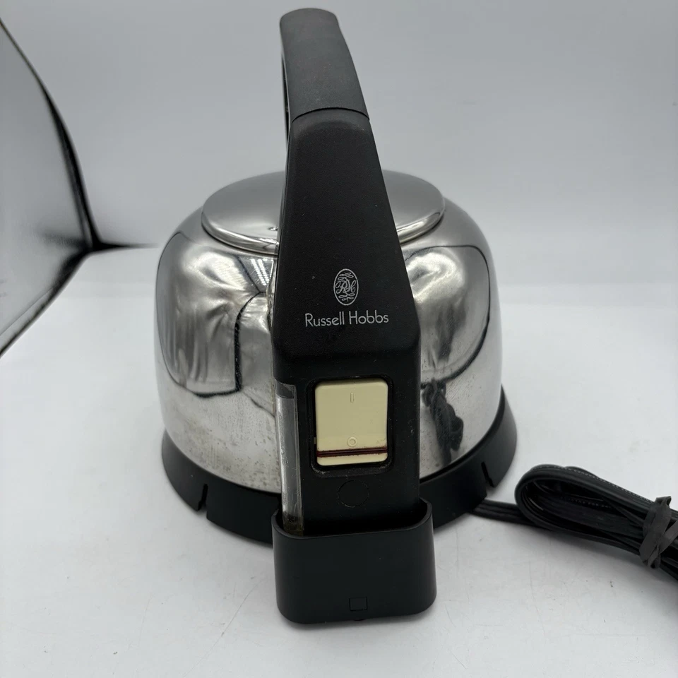 Электрический чайник Russell Hobbs 3114/32 1,7 л серебристый MCM работает ЧИТАЙТЕ - Изображение 2 из 4