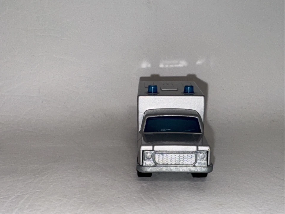 MATCHBOX SUPERFAST #41 SILVER AMBULANCE--PARIS-DAKAR 81--EXCELLENT-- - Image 3 of 4