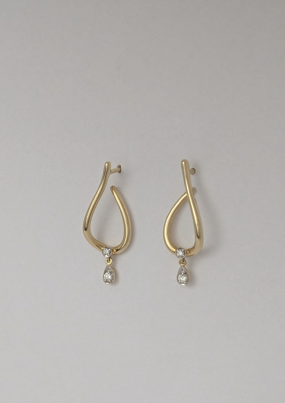 LADIES 14KT YELLOW GOLD DIAMOND DROP DANGLE EARRINGS