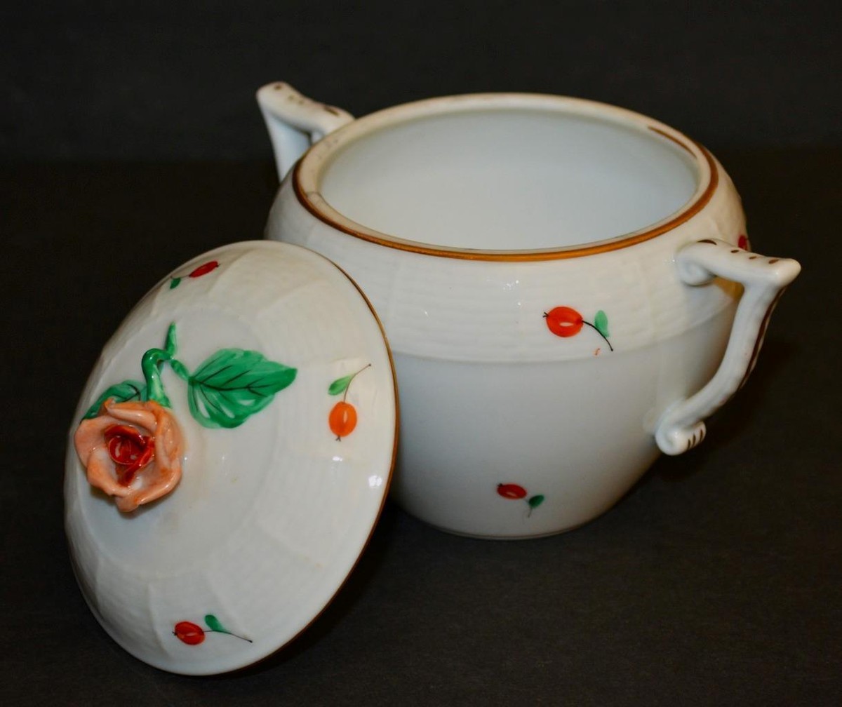 HEREND Hungary Porcelain Student mark Red BARBERRIES Lidded Sugar