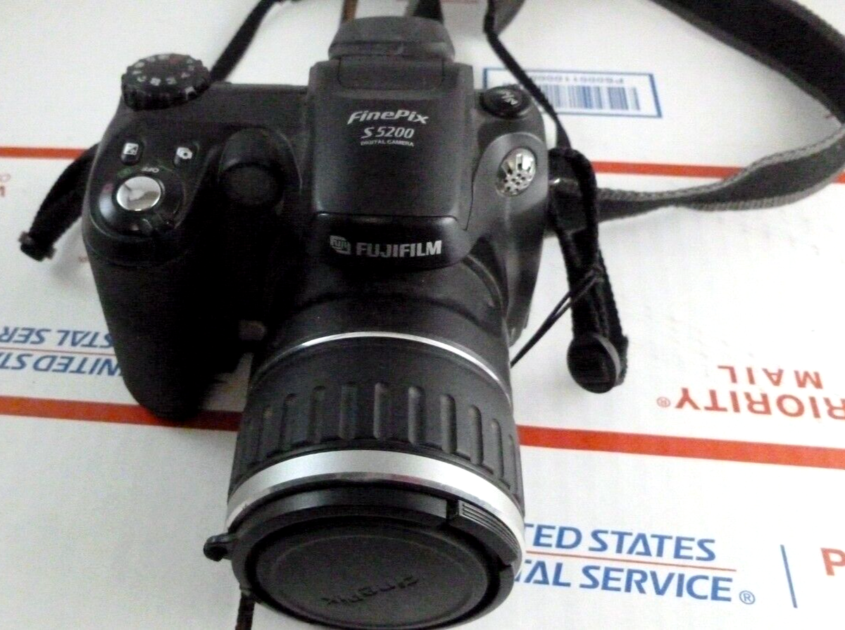FujiFilm FinePix S Series S5200 Digital Camera 5.1MP 10x Optical