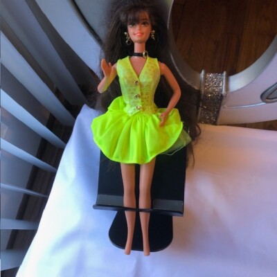 Barbie 1966, Cut And Style Brunette, used, beautiful condition, jewelry