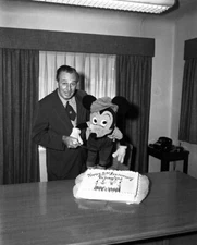 WALT DISNEY 8X10 GLOSSY PHOTO IMAGE #2