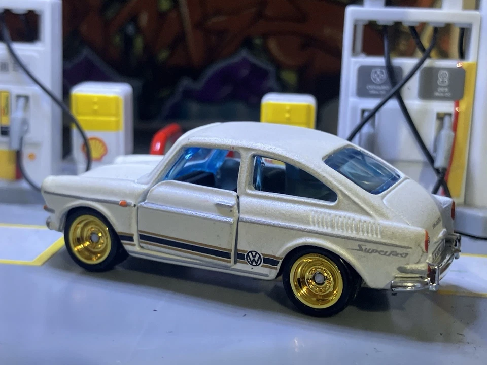 Matchbox 50th Anniversary Superfast '65 Volkswagen Type 3 Fastback - Image 3 of 4